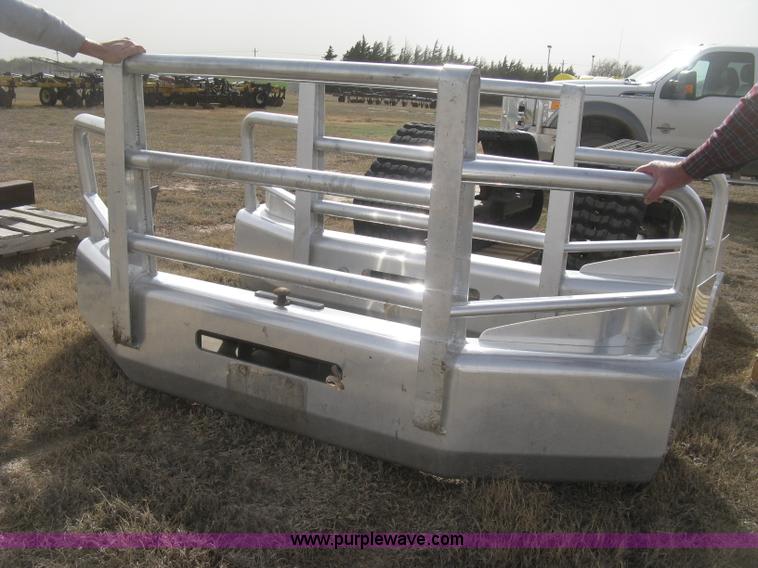 Herd semi truck bumper in Lyons, KS Item BP9595 sold Purple Wave