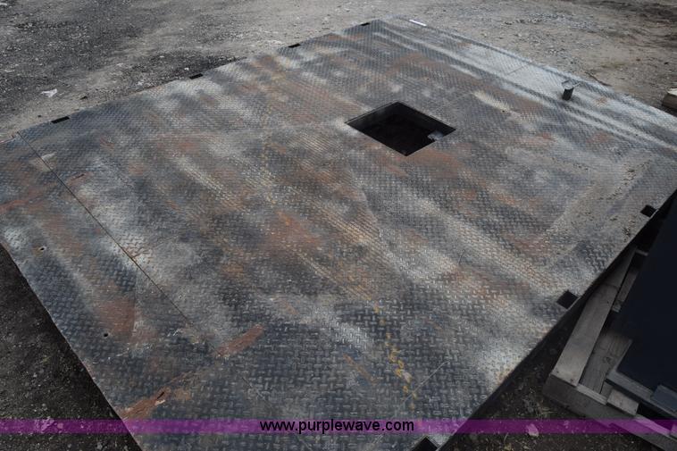 image for item BX9697 Steel flatbed