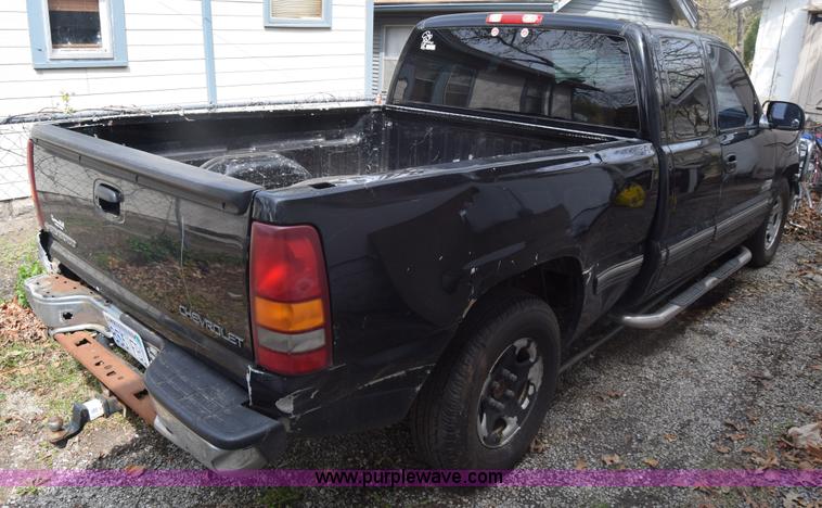 image for item BX9704 2001 Chevrolet Silverado 1500 Ext. Cab pickup truck