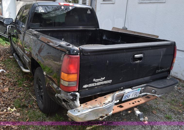 image for item BX9704 2001 Chevrolet Silverado 1500 Ext. Cab pickup truck