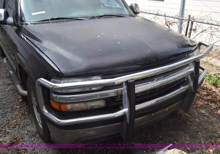 image for item BX9704 2001 Chevrolet Silverado 1500 Ext. Cab pickup truck