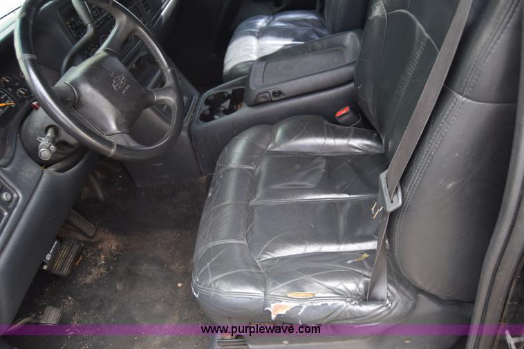 image for item BX9704 2001 Chevrolet Silverado 1500 Ext. Cab pickup truck