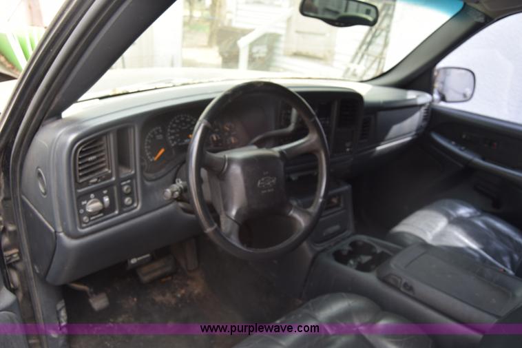 image for item BX9704 2001 Chevrolet Silverado 1500 Ext. Cab pickup truck