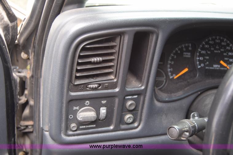 image for item BX9704 2001 Chevrolet Silverado 1500 Ext. Cab pickup truck