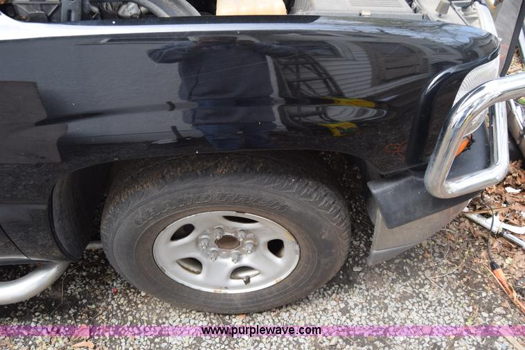 image for item BX9704 2001 Chevrolet Silverado 1500 Ext. Cab pickup truck