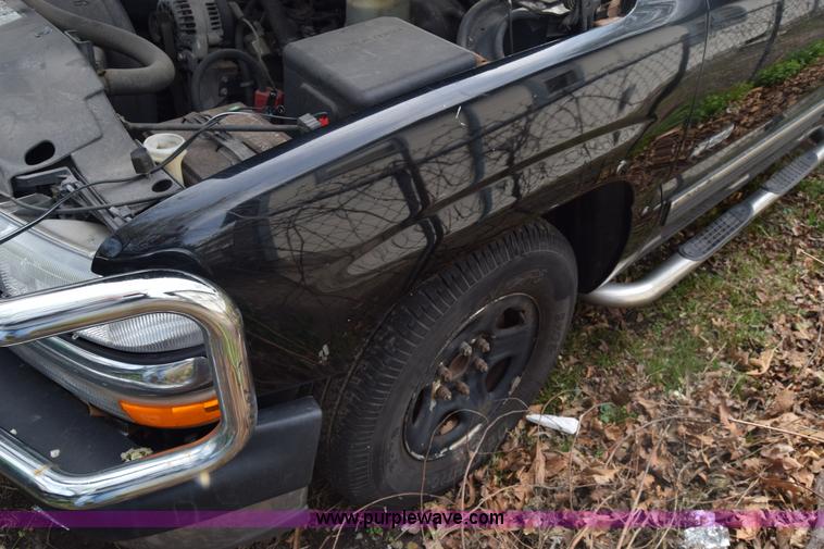 image for item BX9704 2001 Chevrolet Silverado 1500 Ext. Cab pickup truck