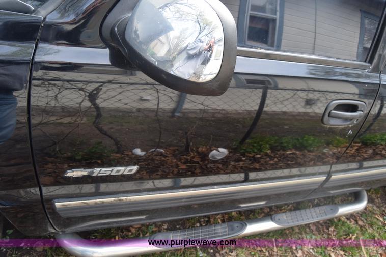 image for item BX9704 2001 Chevrolet Silverado 1500 Ext. Cab pickup truck