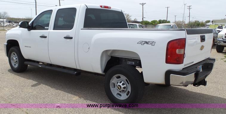image for item BZ9073 2013 Chevrolet Silverado 2500HD Crew Cab pickup truck