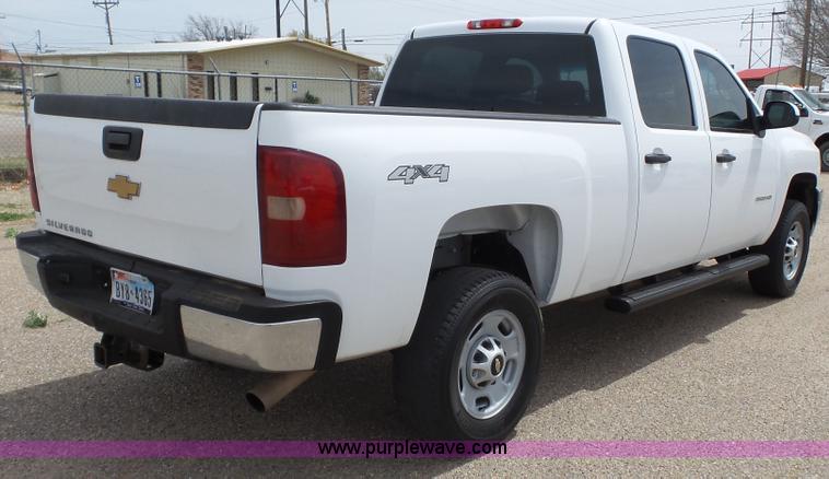 image for item BZ9073 2013 Chevrolet Silverado 2500HD Crew Cab pickup truck