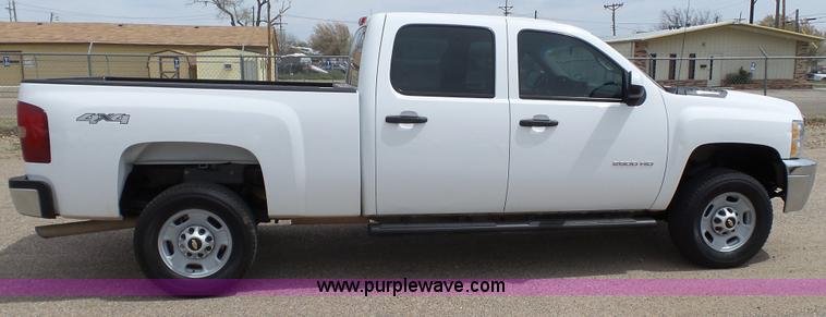 image for item BZ9073 2013 Chevrolet Silverado 2500HD Crew Cab pickup truck