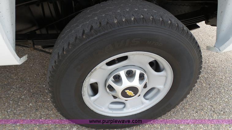 image for item BZ9073 2013 Chevrolet Silverado 2500HD Crew Cab pickup truck