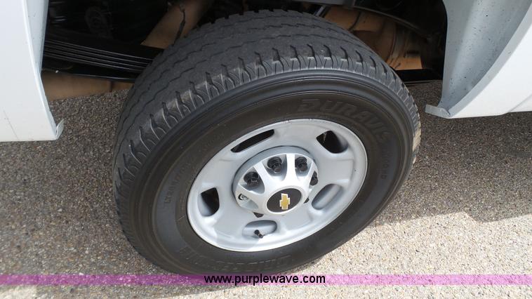 image for item BZ9073 2013 Chevrolet Silverado 2500HD Crew Cab pickup truck