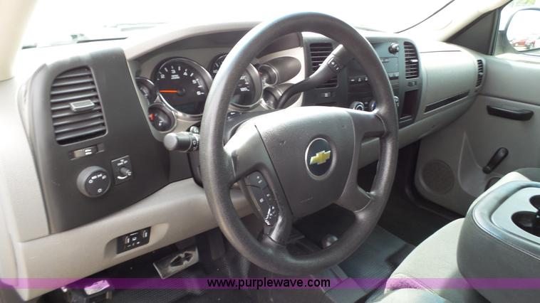 image for item BZ9073 2013 Chevrolet Silverado 2500HD Crew Cab pickup truck