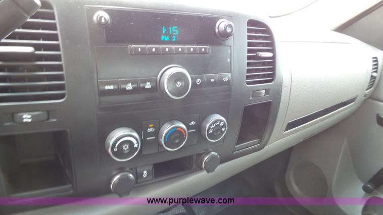 image for item BZ9073 2013 Chevrolet Silverado 2500HD Crew Cab pickup truck