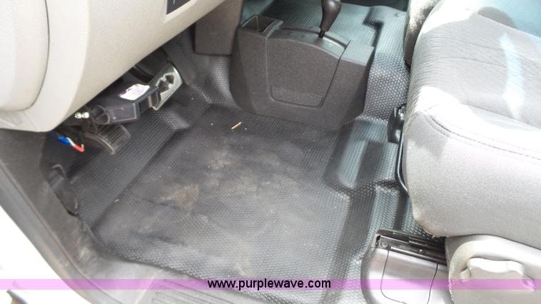 image for item BZ9073 2013 Chevrolet Silverado 2500HD Crew Cab pickup truck