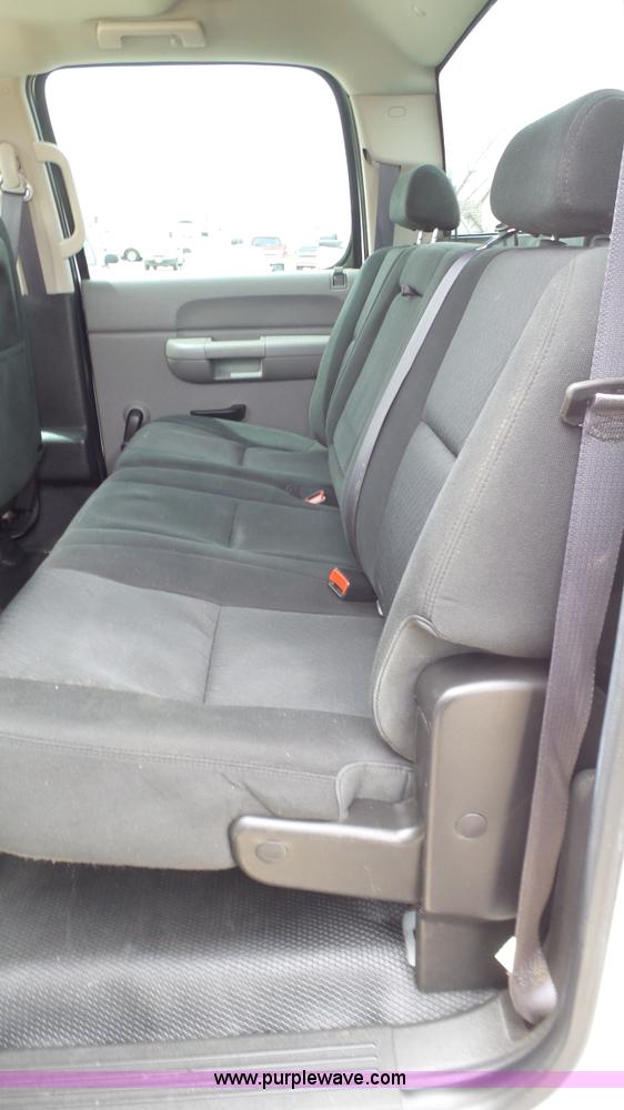 image for item BZ9073 2013 Chevrolet Silverado 2500HD Crew Cab pickup truck