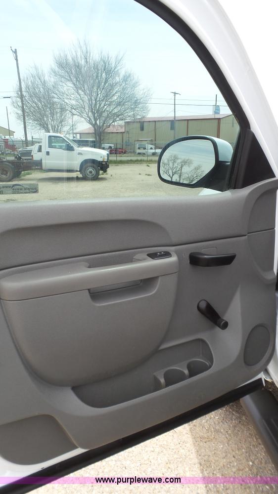 image for item BZ9073 2013 Chevrolet Silverado 2500HD Crew Cab pickup truck