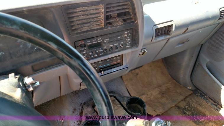 image for item F7761 1993 Ford Ranger XLT SuperCab pickup truck