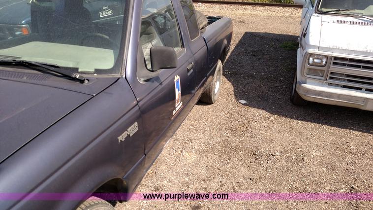 image for item F7761 1993 Ford Ranger XLT SuperCab pickup truck