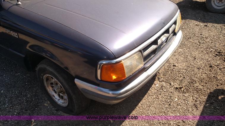 image for item F7761 1993 Ford Ranger XLT SuperCab pickup truck