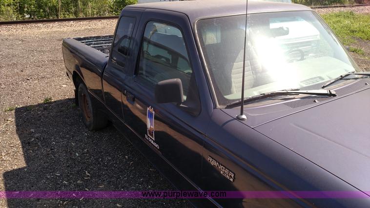 image for item F7761 1993 Ford Ranger XLT SuperCab pickup truck