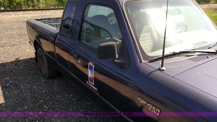 image for item F7761 1993 Ford Ranger XLT SuperCab pickup truck