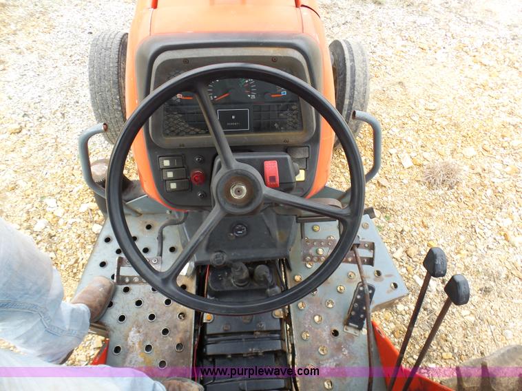 image for item G3710 2000 Massey-Ferguson 4263 tractor