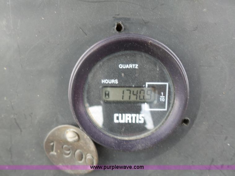 image for item G3710 2000 Massey-Ferguson 4263 tractor