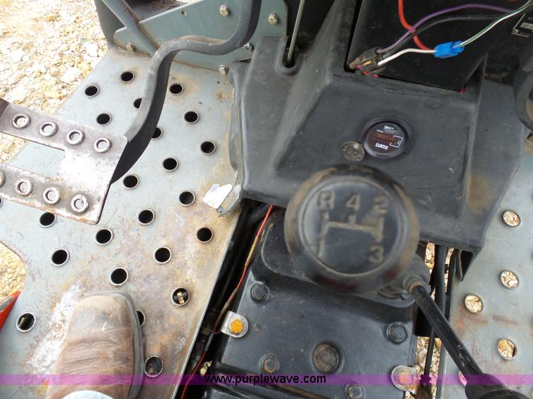 image for item G3710 2000 Massey-Ferguson 4263 tractor