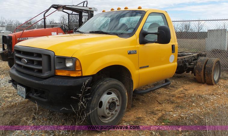image for item G3711 2001 Ford F550 truck cab and chassis