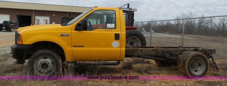 image for item G3711 2001 Ford F550 truck cab and chassis
