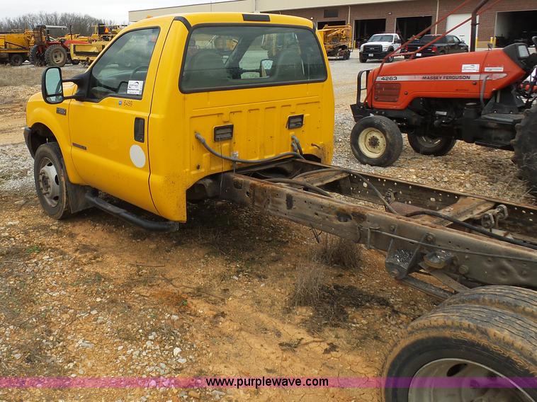 image for item G3711 2001 Ford F550 truck cab and chassis