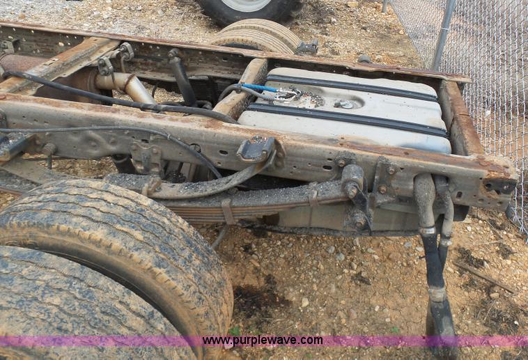 image for item G3711 2001 Ford F550 truck cab and chassis