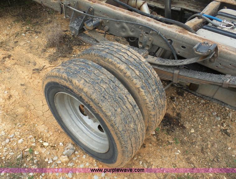image for item G3711 2001 Ford F550 truck cab and chassis