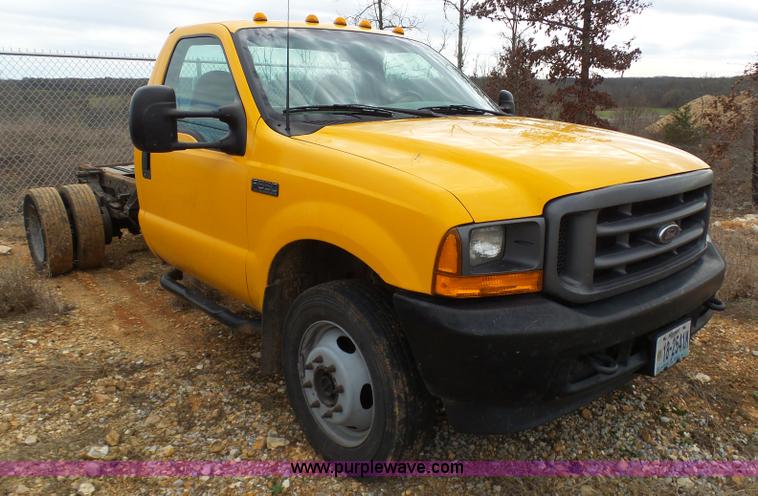 image for item G3711 2001 Ford F550 truck cab and chassis