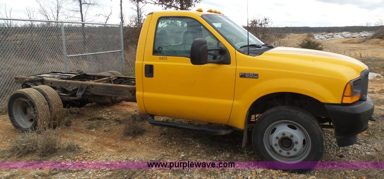 image for item G3711 2001 Ford F550 truck cab and chassis