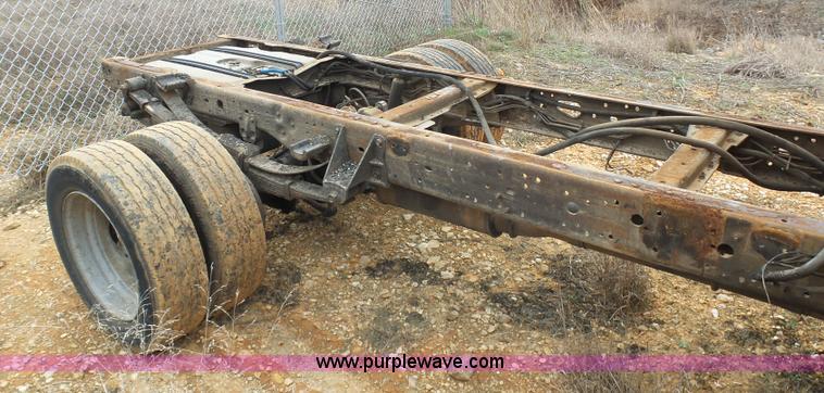 image for item G3711 2001 Ford F550 truck cab and chassis