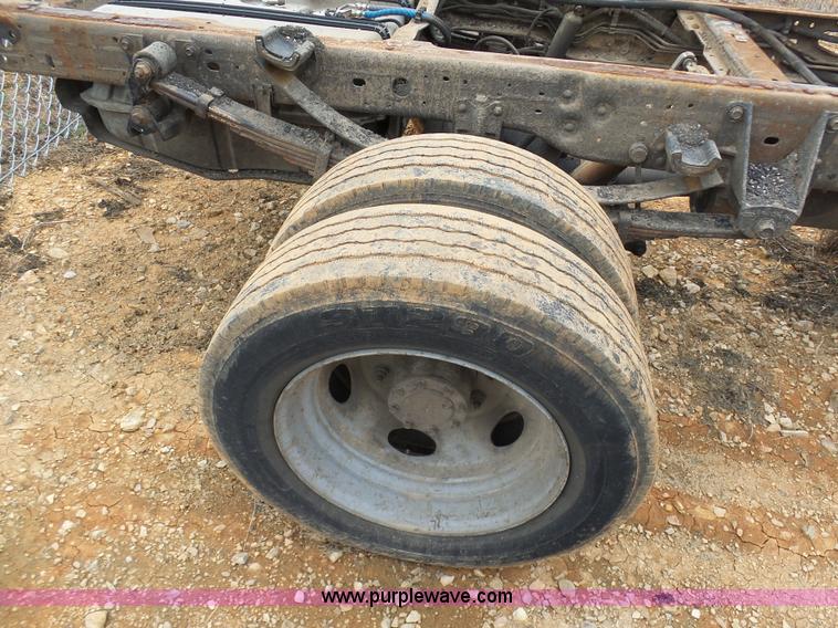 image for item G3711 2001 Ford F550 truck cab and chassis