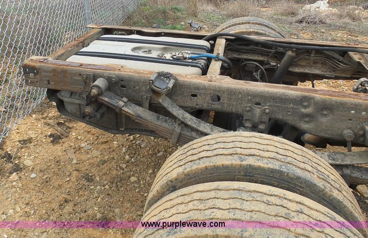 image for item G3711 2001 Ford F550 truck cab and chassis