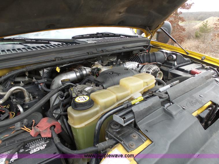 image for item G3711 2001 Ford F550 truck cab and chassis