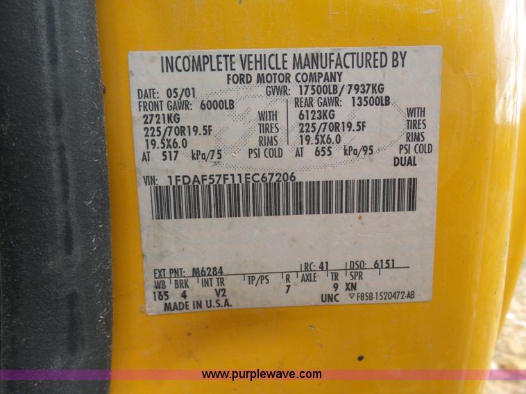 image for item G3711 2001 Ford F550 truck cab and chassis