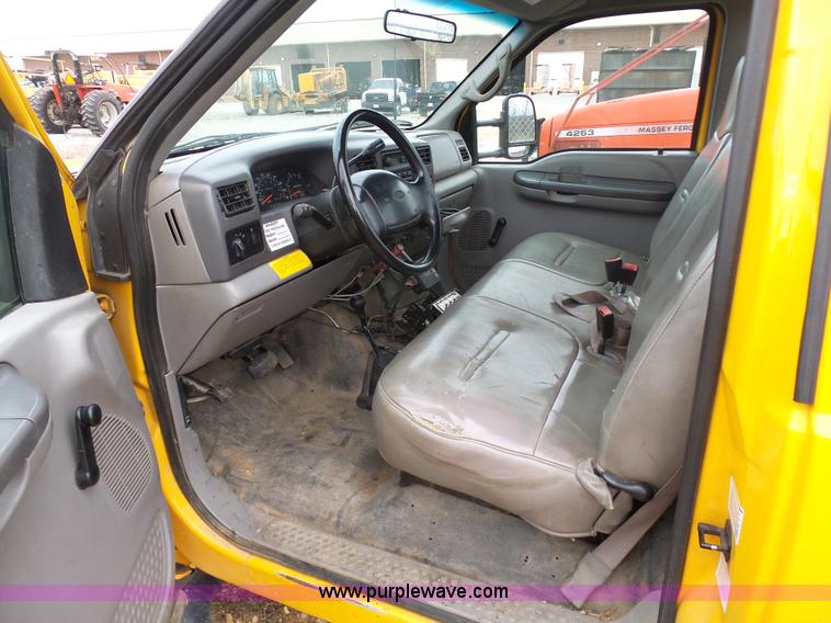 image for item G3711 2001 Ford F550 truck cab and chassis