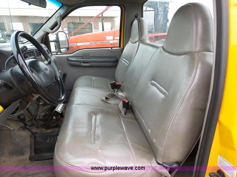 image for item G3711 2001 Ford F550 truck cab and chassis