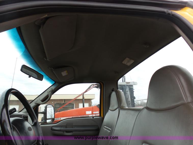 image for item G3711 2001 Ford F550 truck cab and chassis