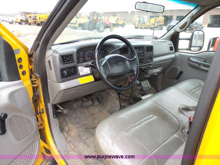 image for item G3711 2001 Ford F550 truck cab and chassis