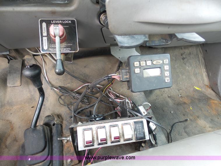 image for item G3711 2001 Ford F550 truck cab and chassis