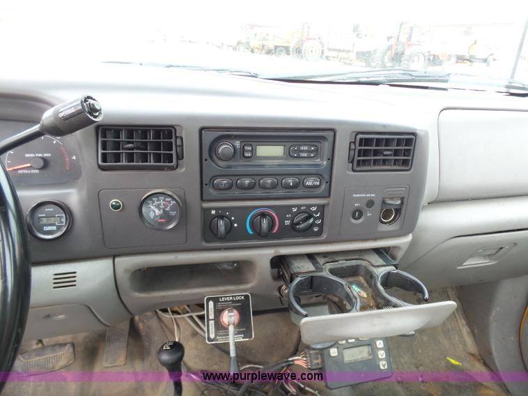 image for item G3711 2001 Ford F550 truck cab and chassis