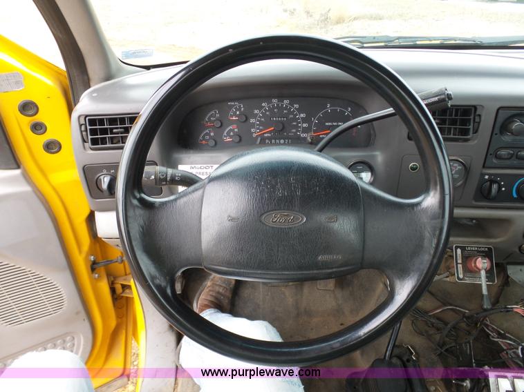 image for item G3711 2001 Ford F550 truck cab and chassis