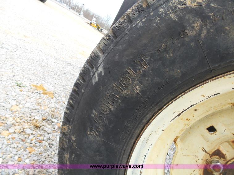 image for item G3712 2000 Massey-Ferguson 4263 tractor