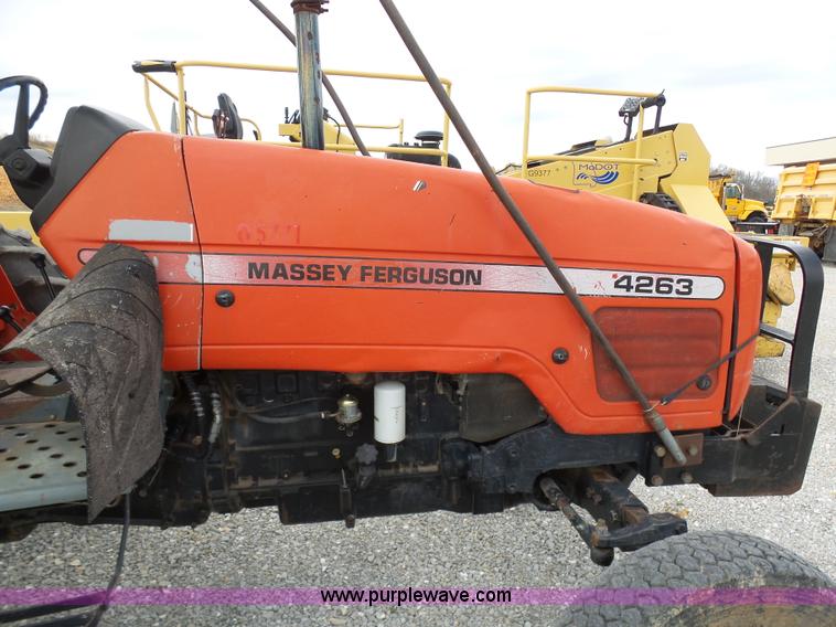 image for item G3712 2000 Massey-Ferguson 4263 tractor